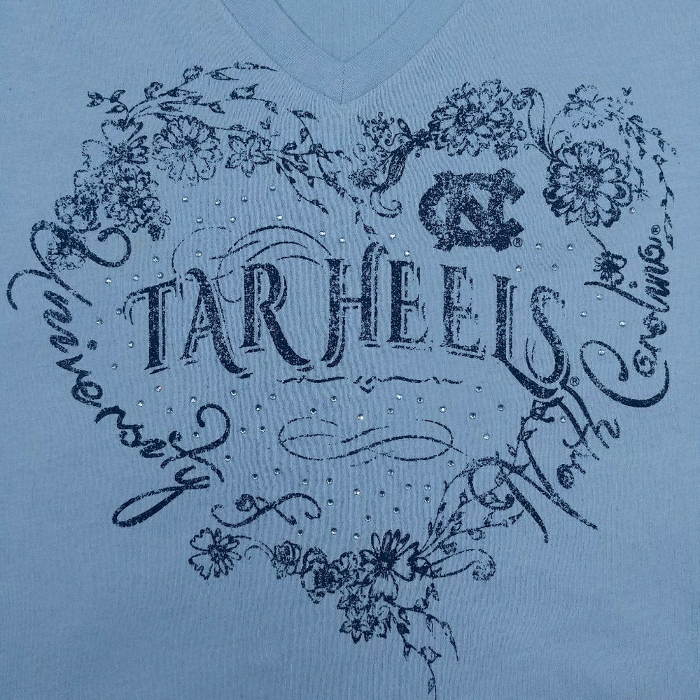 SOLD ~ Carolina Tarheels Hearts Tee (XL) - Picture 2 of 3